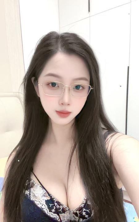 模特明媚儿