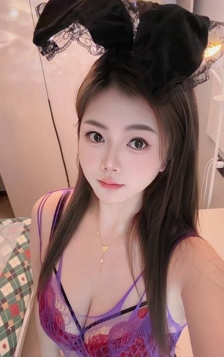 大胸小姐姐