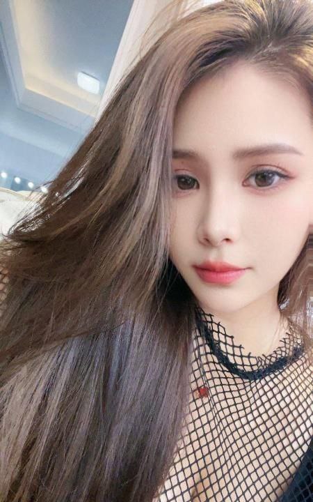 纯天然巨乳奶白